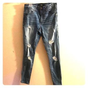 Adorable distressed skinny jeans